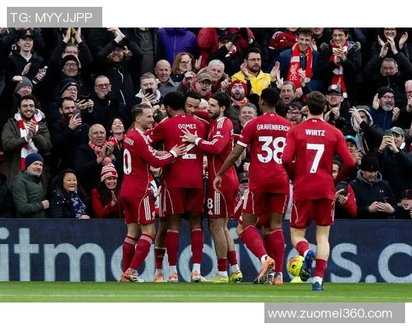 世界杯激战阿森纳与曼联握手言和争议判罚引发全场热议