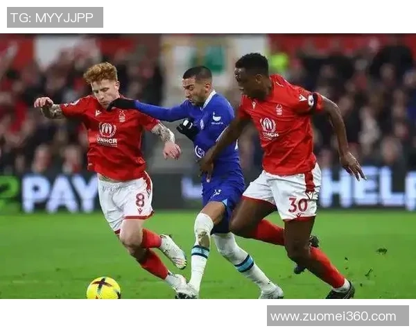 里昂大胜巴萨6-2友谊赛中爆冷瞬间引发全场热议